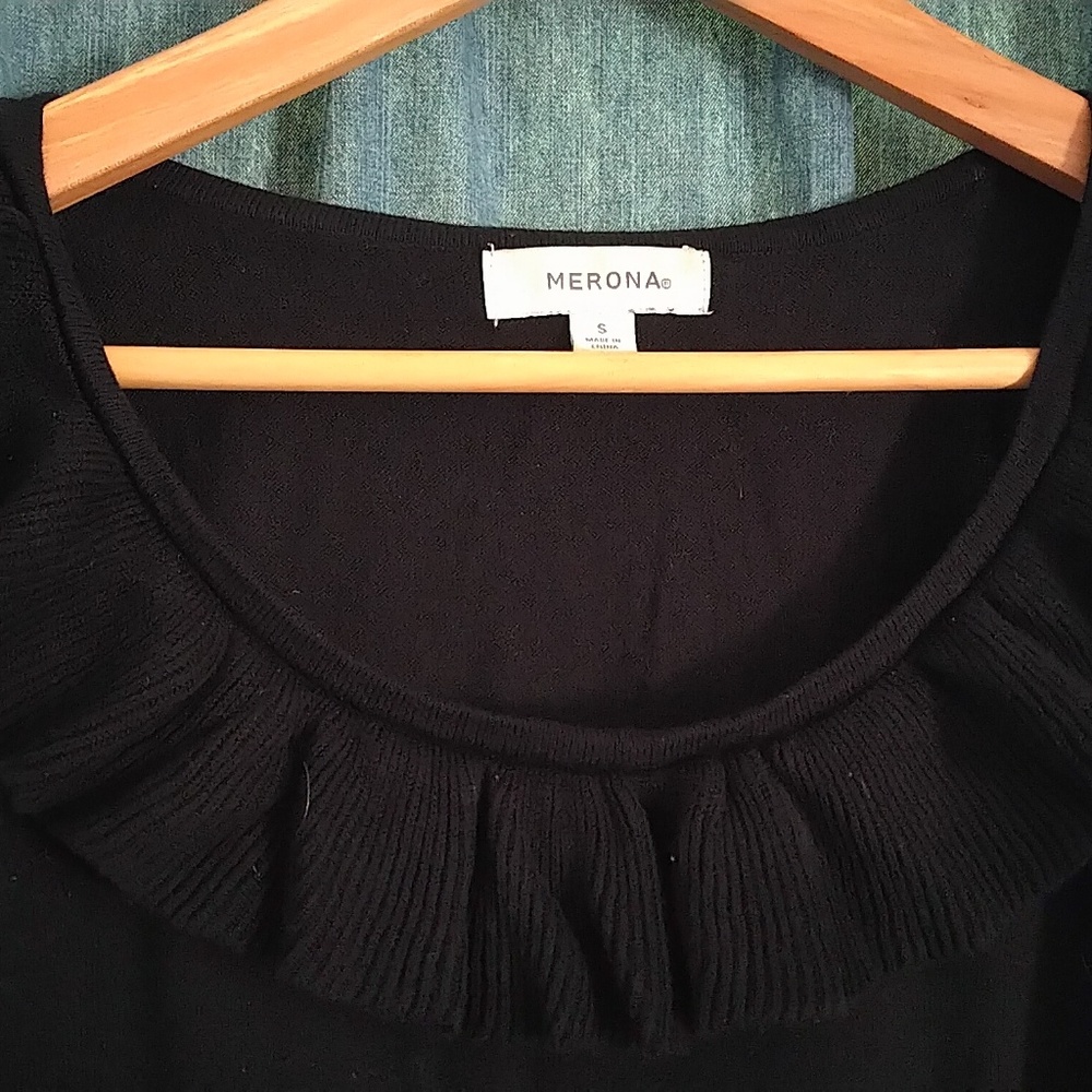 Black Ruffle Neck Knit Tank - Picture 2 of 3